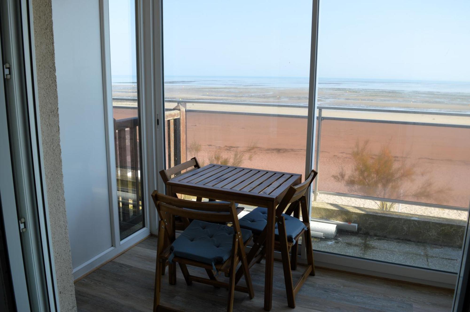 Mettons Les Voiles - Appt Vue Mer Avec Loggia Bernières-sur-Mer Εξωτερικό φωτογραφία