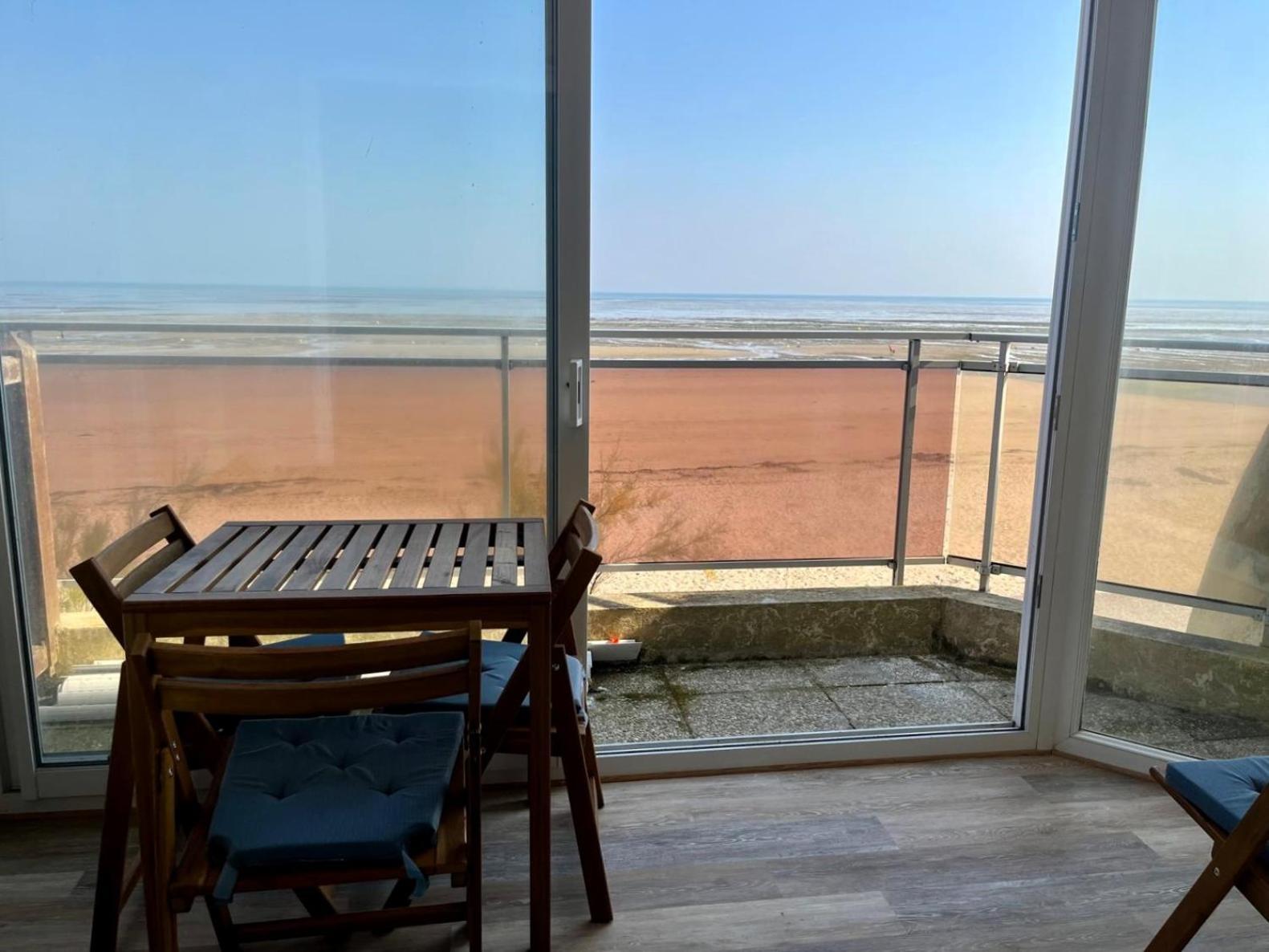 Mettons Les Voiles - Appt Vue Mer Avec Loggia Bernières-sur-Mer Εξωτερικό φωτογραφία
